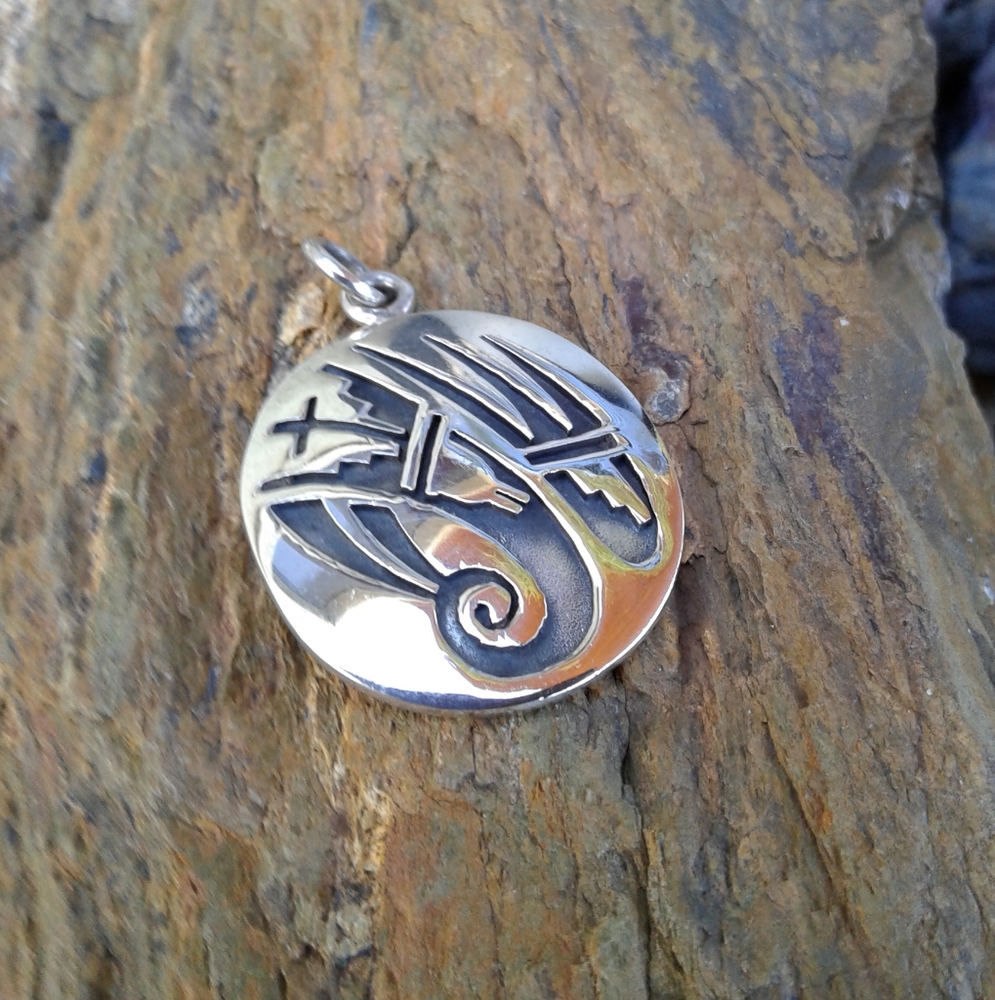 Sterling Silver Disc Cave Wall Art PENDANT - Picture 4 of 7